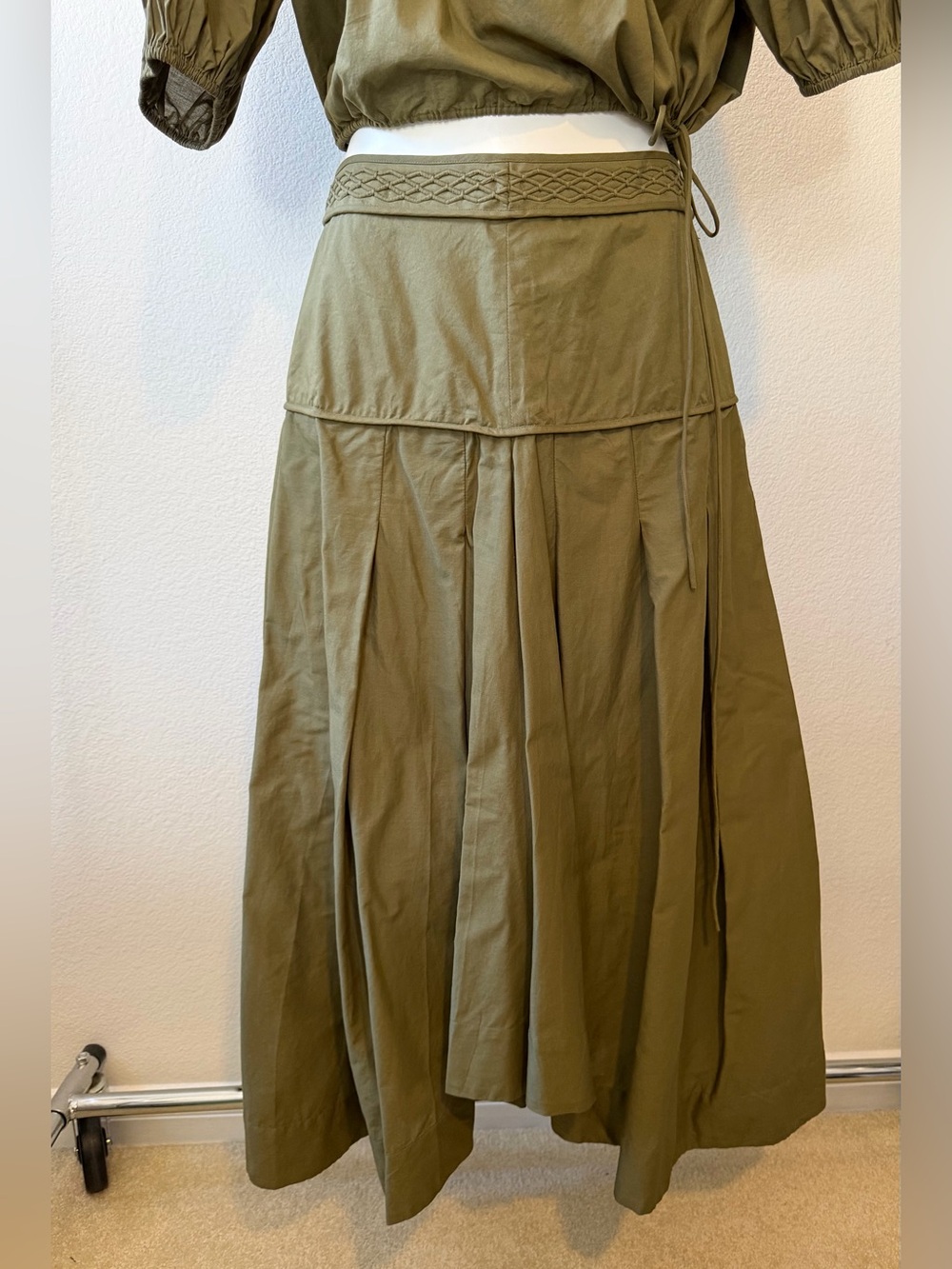 Merlette Set Bonnier Blouse and Lynnton Pleated Midi Skirt Olive Green Size 8/M - Picture 4 of 15